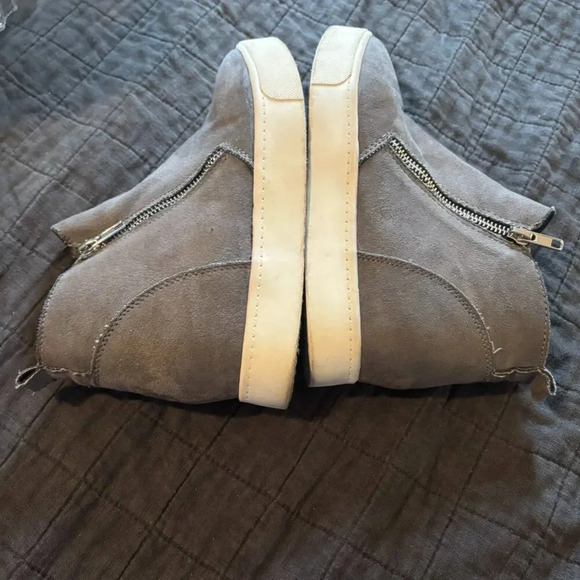 Soda Hidden Wedge Faux‎ Suede Sneaker Booties Size 7 - Picture 5 of 6